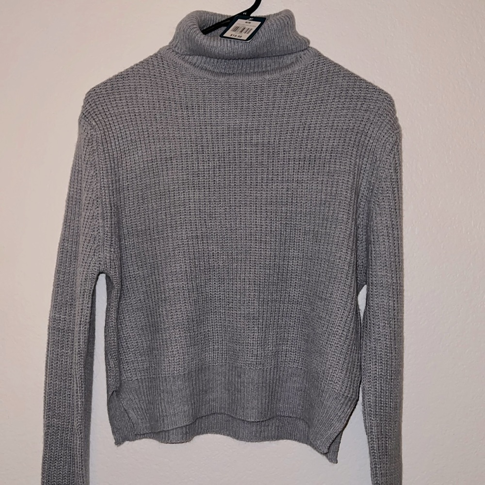 GRAY CROP WOMENS’S TURTLENECK SWEATER